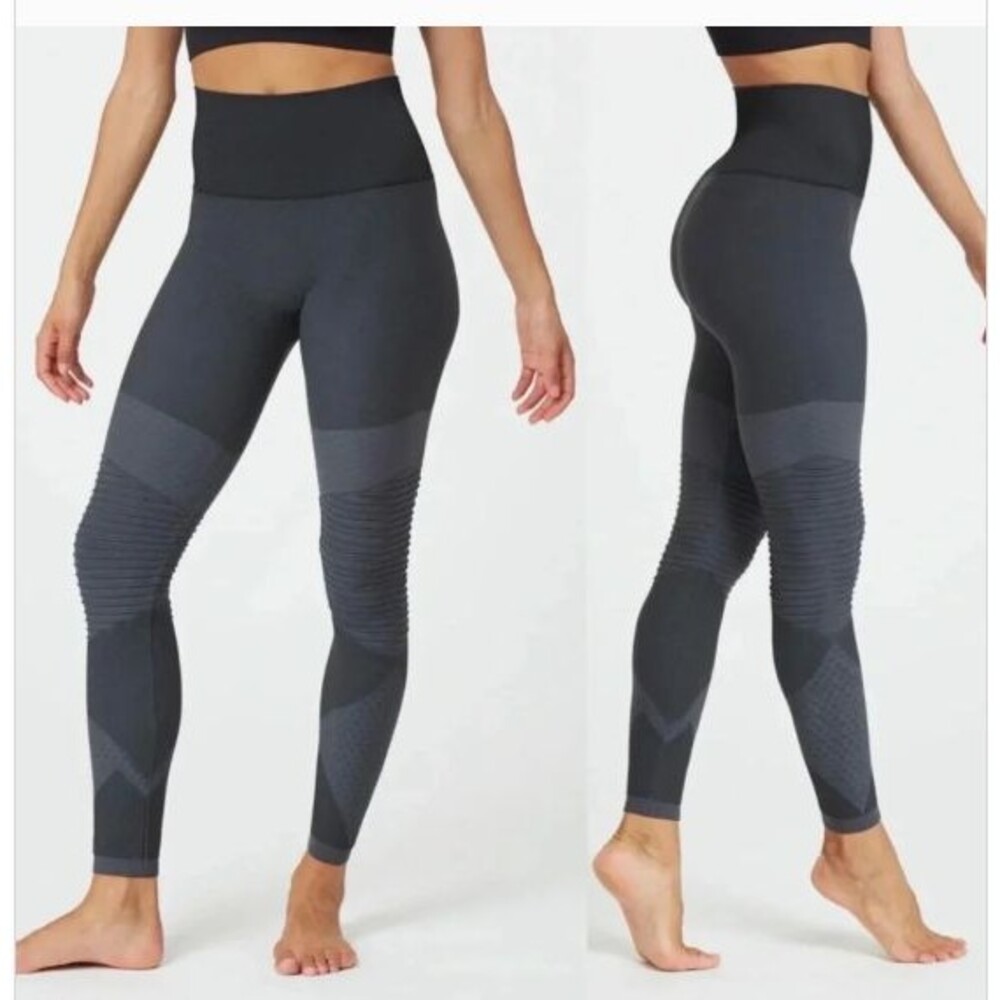 Spanx Look At Me Now Very Black Seamless Pull On Moto Leggings Size S Athleisure